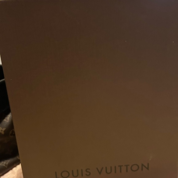 Louie Vuitton handbag. Barely used! Retails for $1500 - Picture 6 of 6